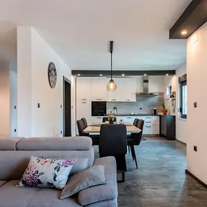 Apartment Gabrijela, Muntić